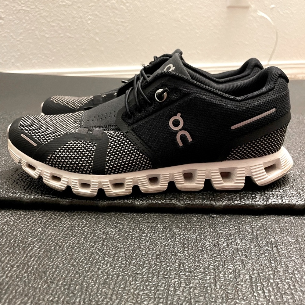 On Cloud 5 Combo Black Alloy Sz 6 Sneakers